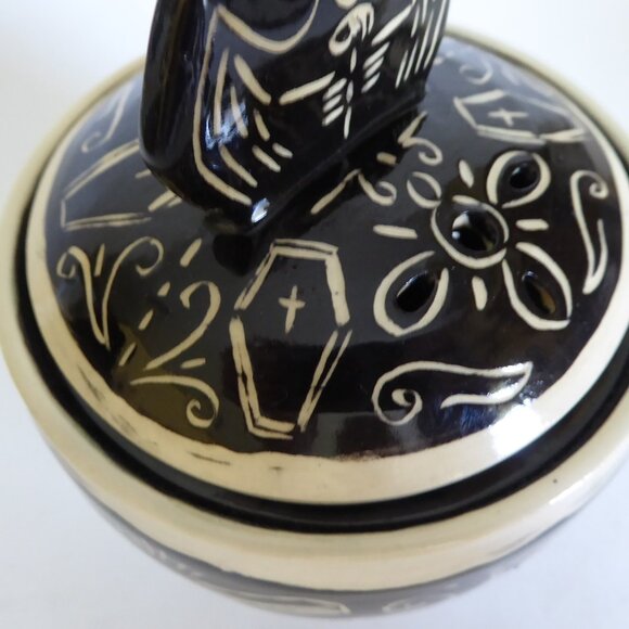 NEW ARTIFACT POTTERY HANDCRAFTED GOTH CERAMIC VAMPIRE BAT DRACULA GARLIC KEEPER - Picture 16 of 16